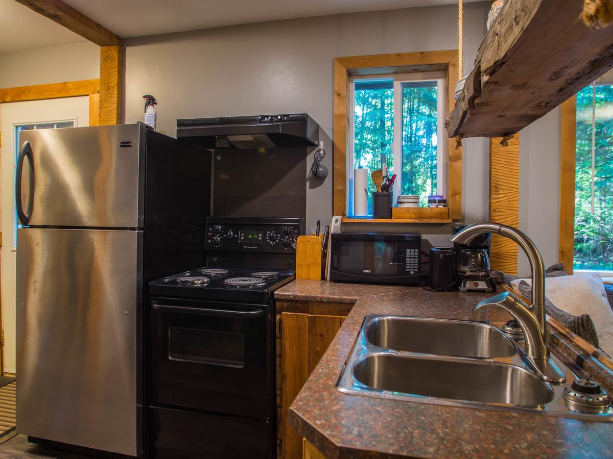 Surfs Inn Rainforest Cottages Ucluelet Eksteriør bilde